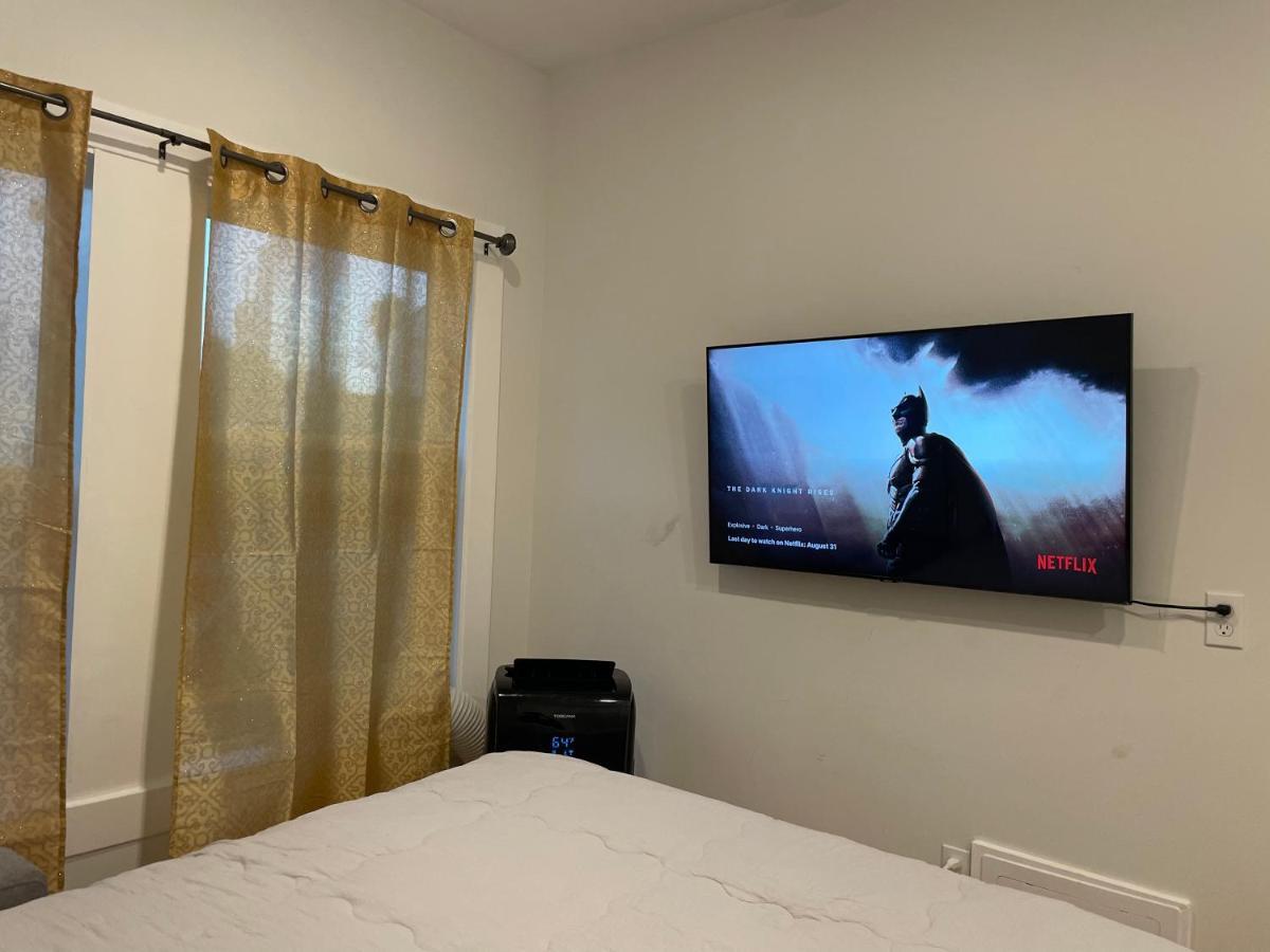 New Dtla W/private Parking Apartment *