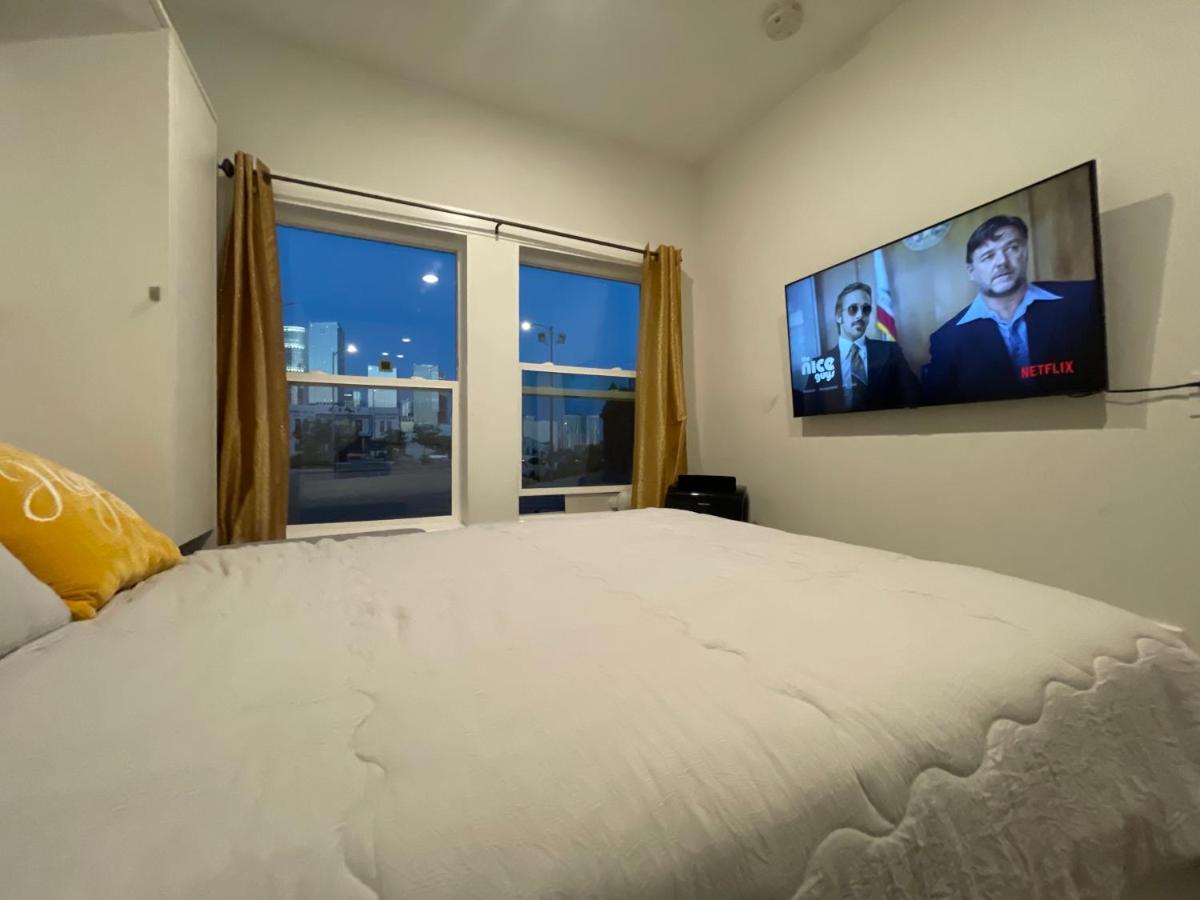 New Dtla W/private Parking Apartment