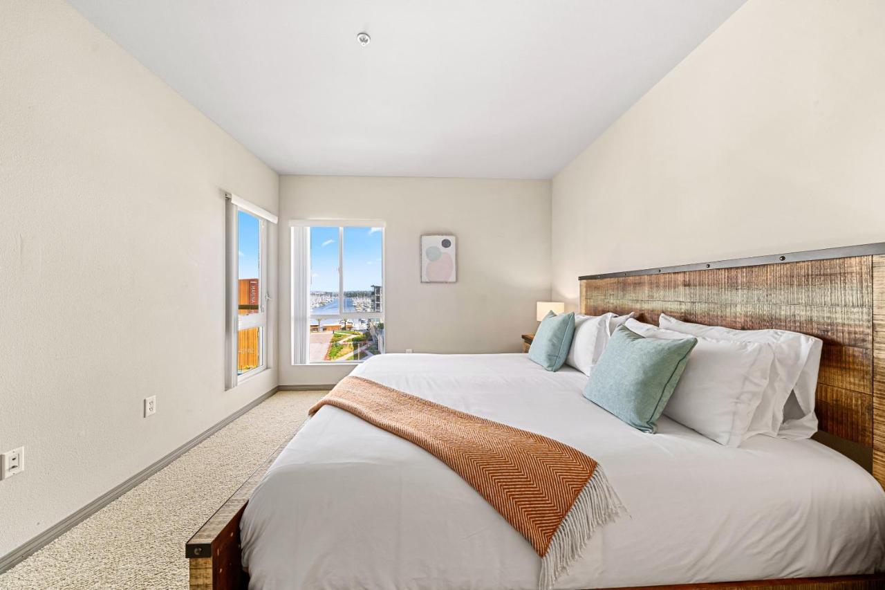 Marina View 2br Apt, Steps To W Gym, Pool & Parking *