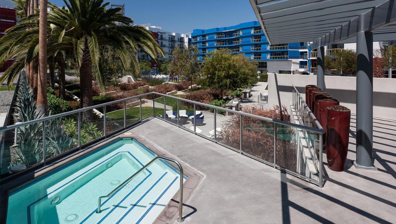 Marina View 2br Apt, Steps To W Gym, Pool & Parking Apartment