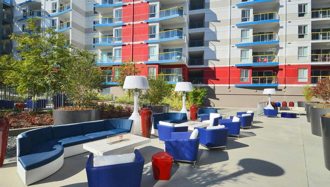Marina View 2br Apt, Steps To W Gym, Pool & Parking Apartment *