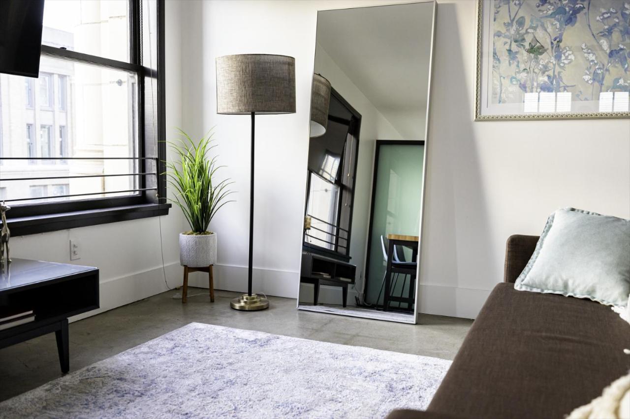 Fashion Loft 2 Bedroom Downtown Apartment