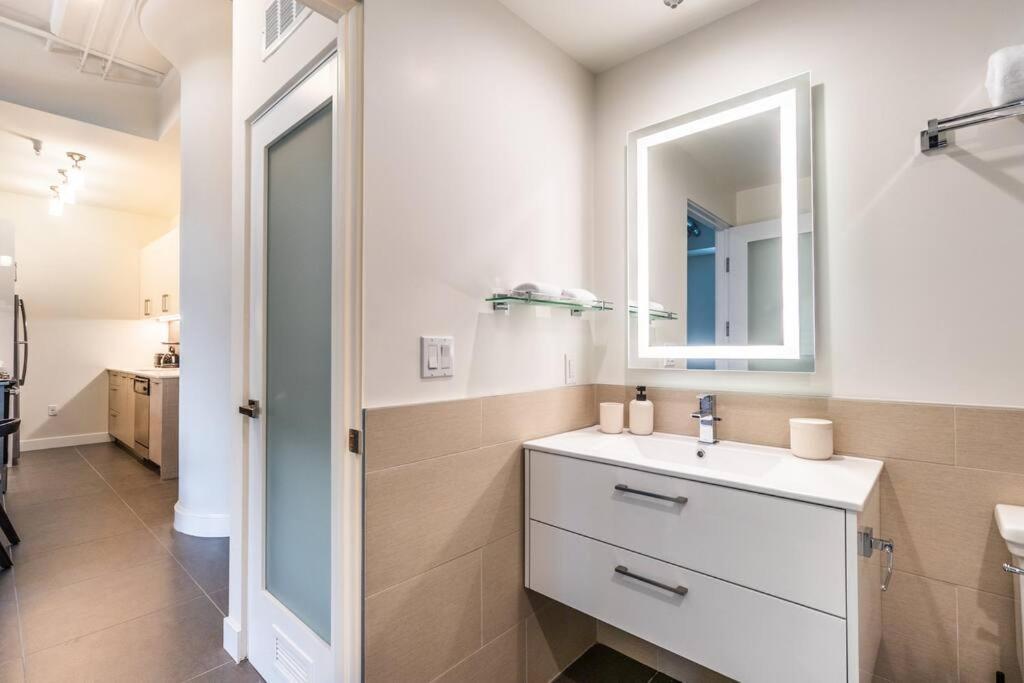 Apartment 2 Bedroom With Pool And Downtown La View Los Angeles