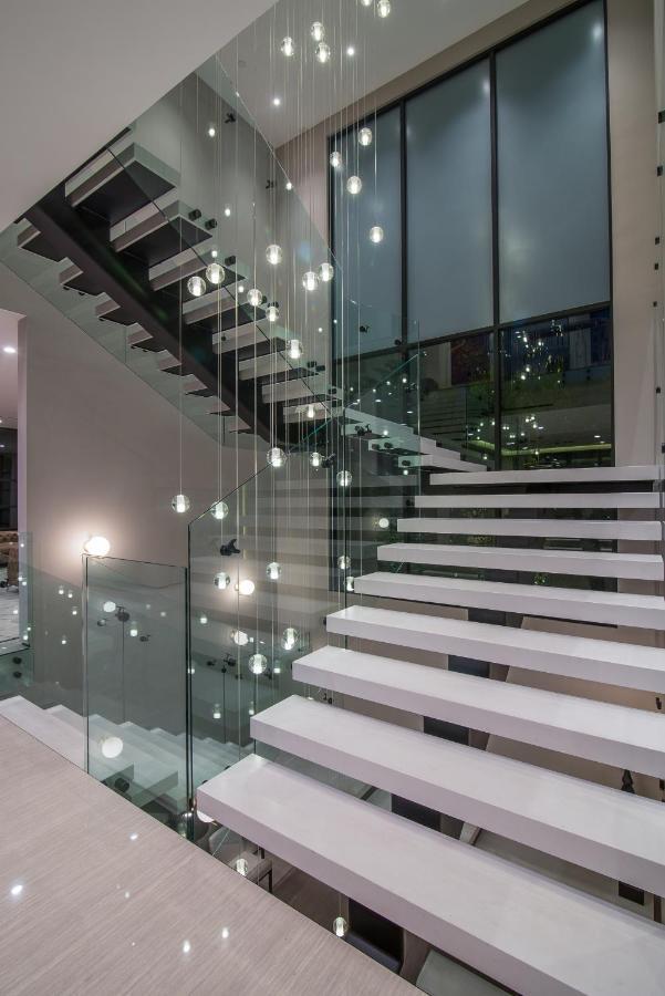 Beverly Hills Majestic Modern Mansion Villa