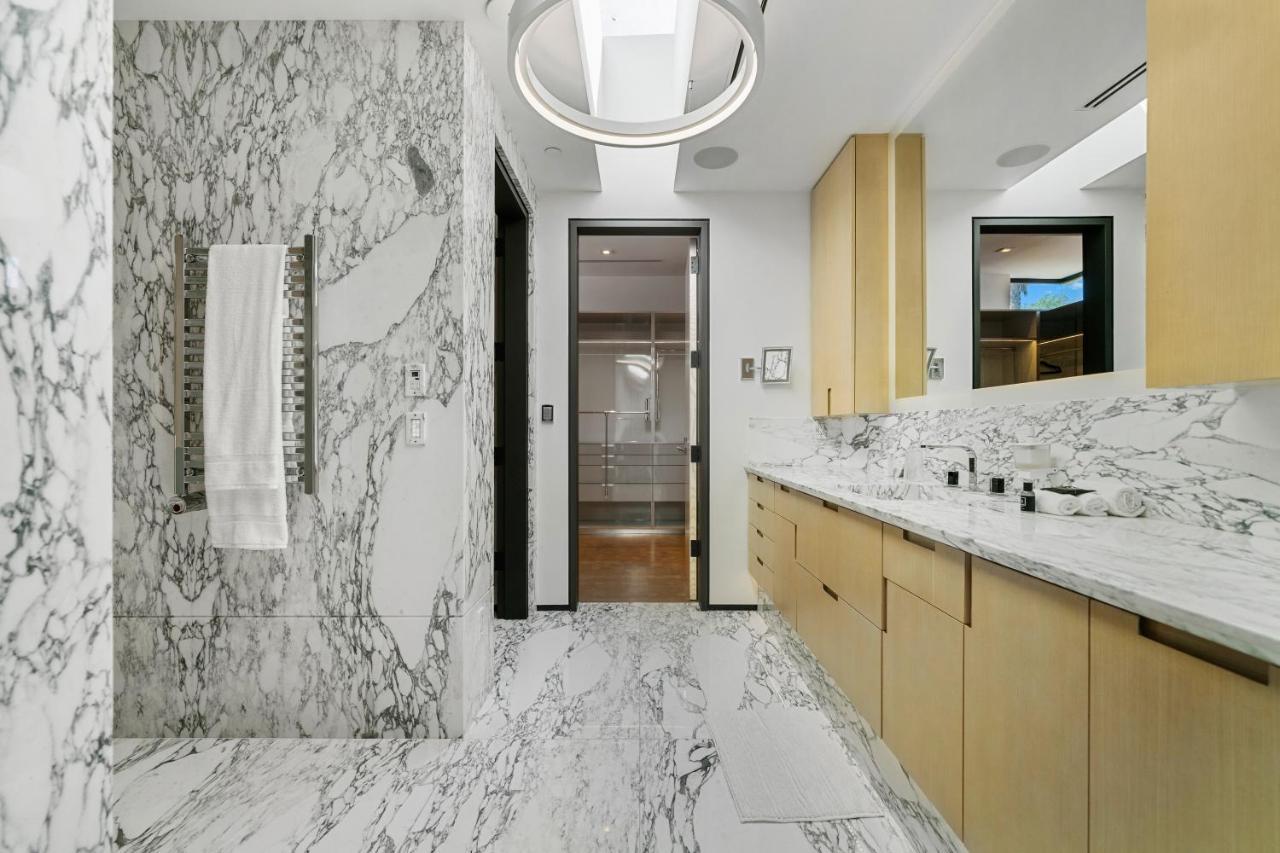 Ultra-modern Mansion In The Heart Of Beverly Hills Villa