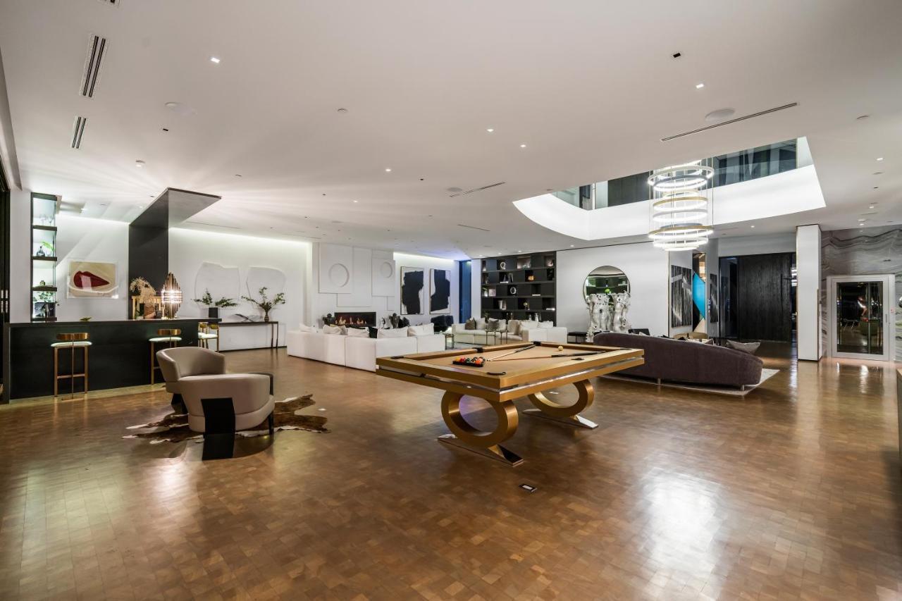 Ultra-modern Mansion In The Heart Of Beverly Hills *