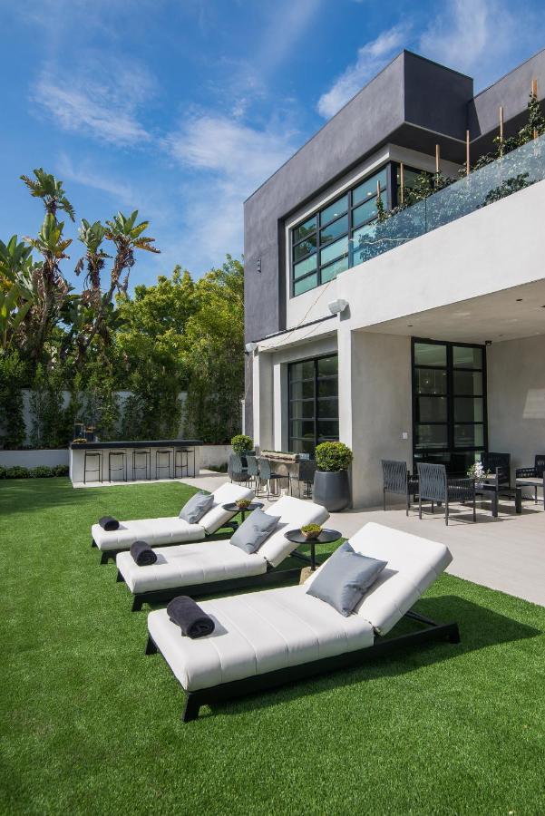 Beverly Hills Majestic Modern Mansion *