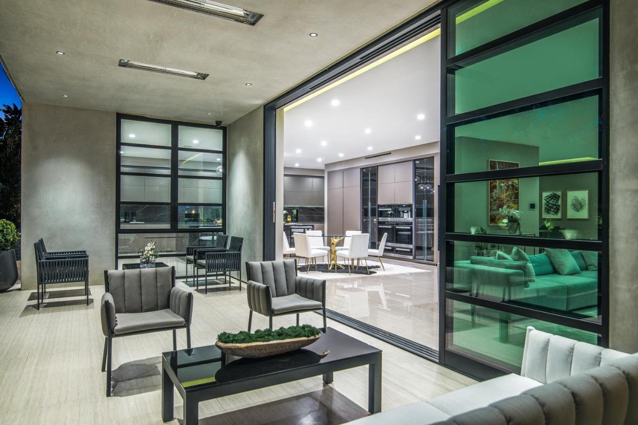 Beverly Hills Majestic Modern Mansion Villa