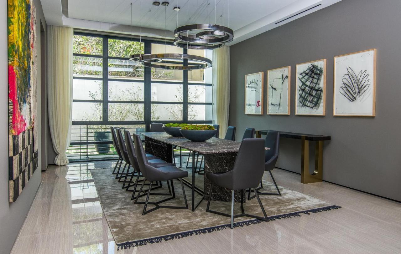Beverly Hills Majestic Modern Mansion *