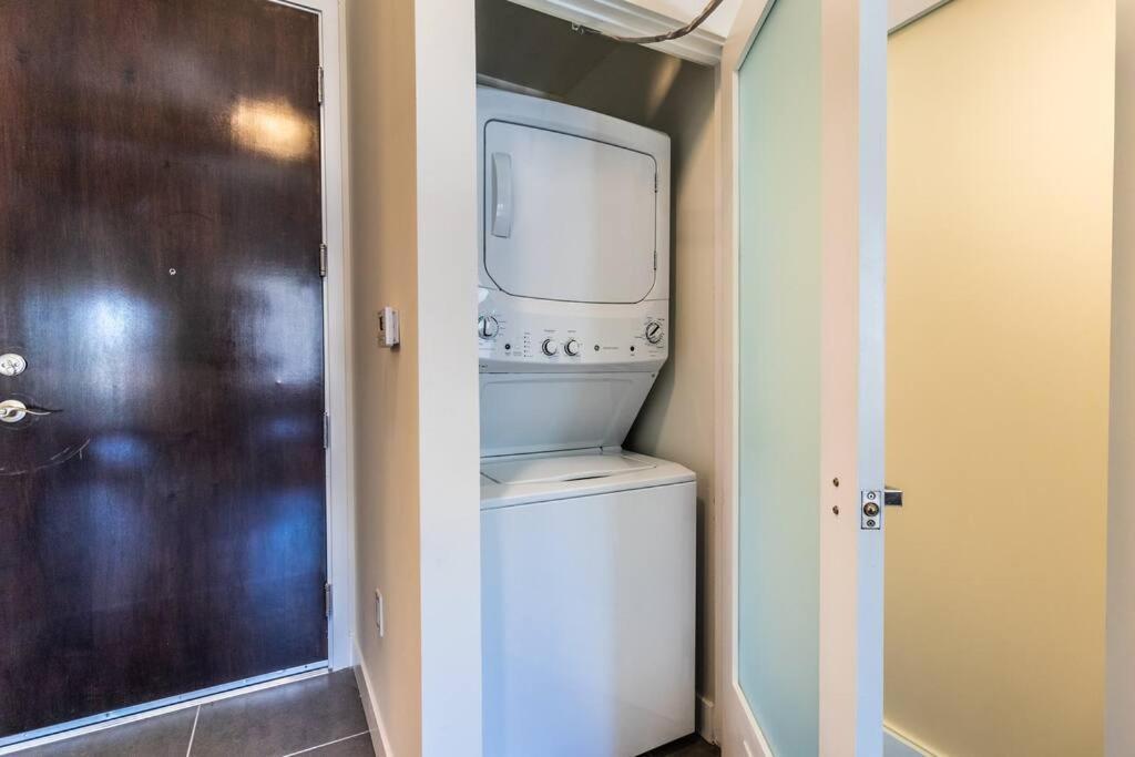 Apartment 2 Bedroom With Pool And Downtown La View Los Angeles