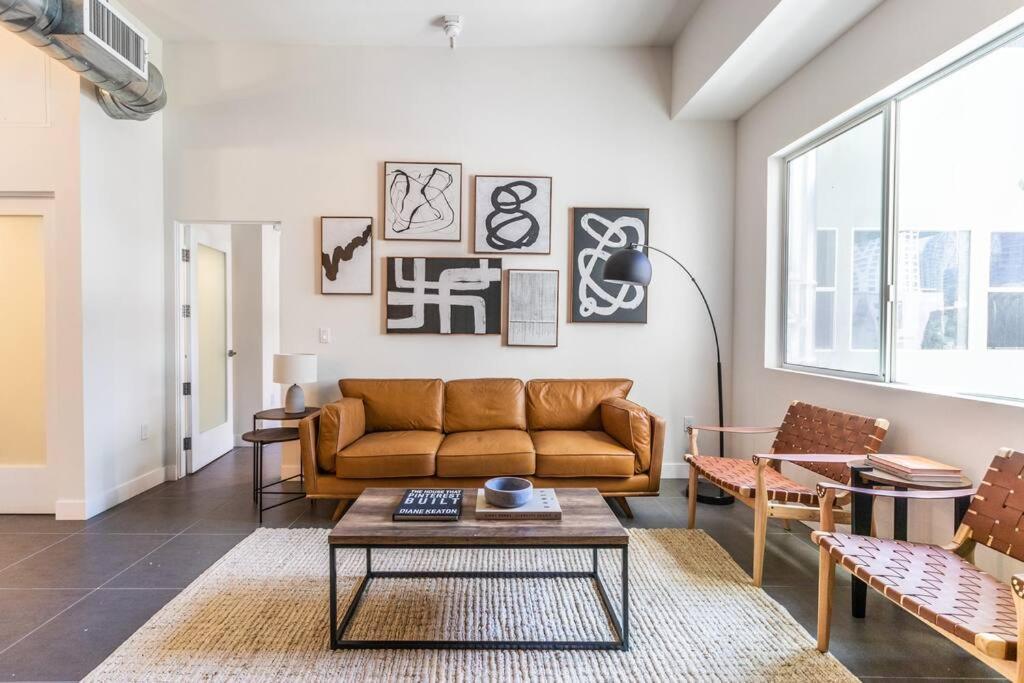 Apartment 2 Bedroom With Pool And Downtown La View *