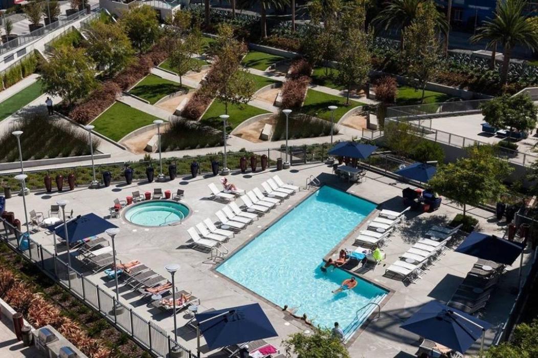 Marina View 2br Apt, Steps To W Gym, Pool & Parking Apartment