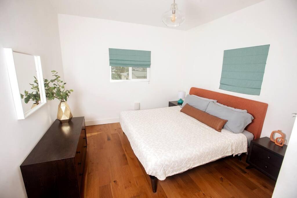 Mid Century Modern - Walk To Dodger Stadium, Dtla Holiday home
