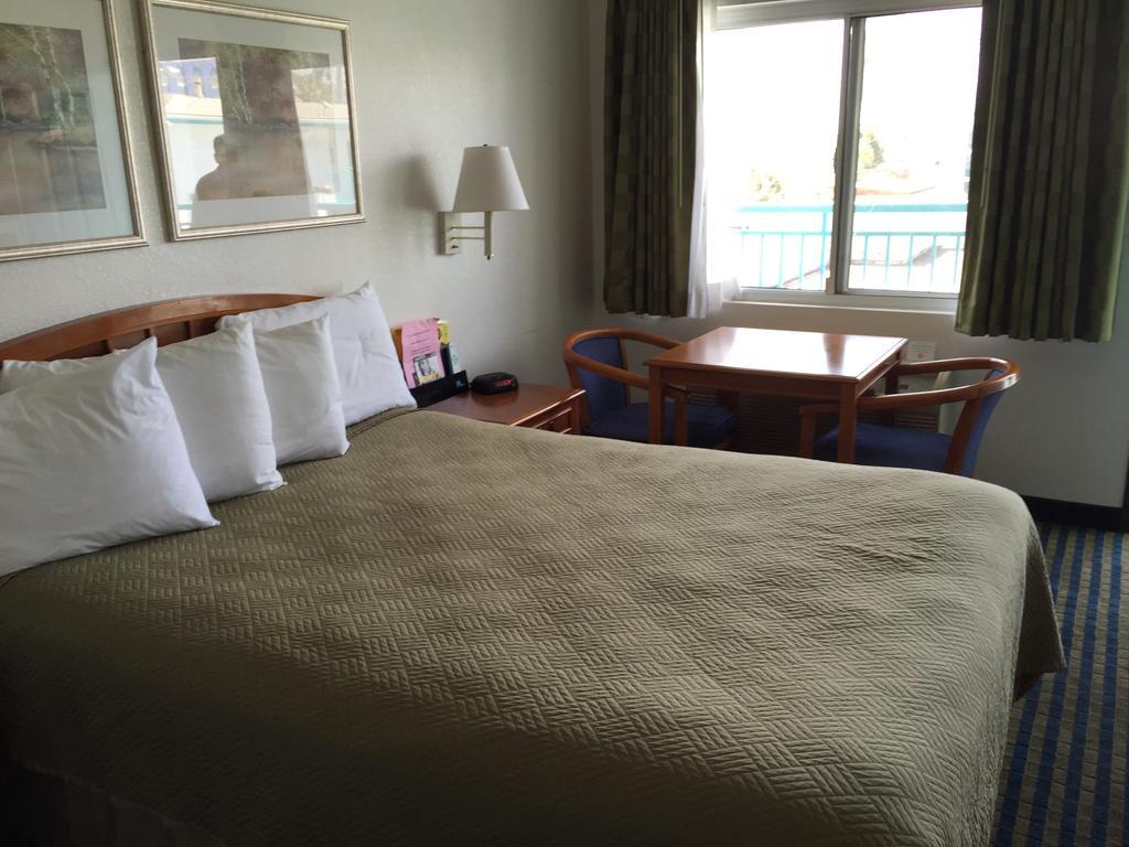 Travelodge By Wyndham Hollywood-vermont/sunset