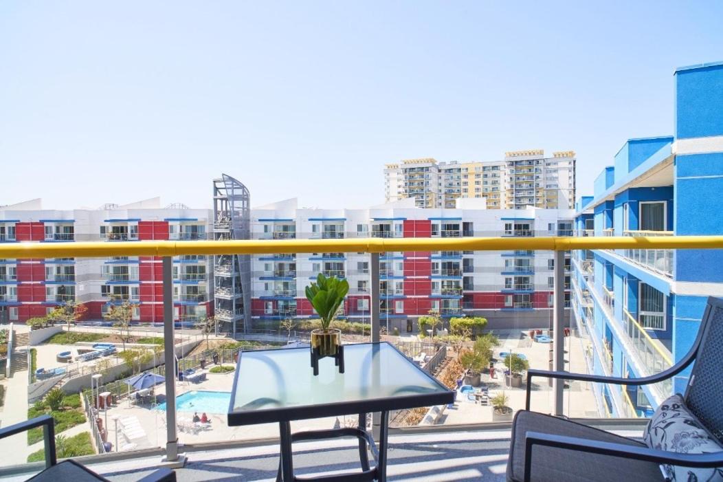 Marina View 2br Apt, Steps To W Gym, Pool & Parking