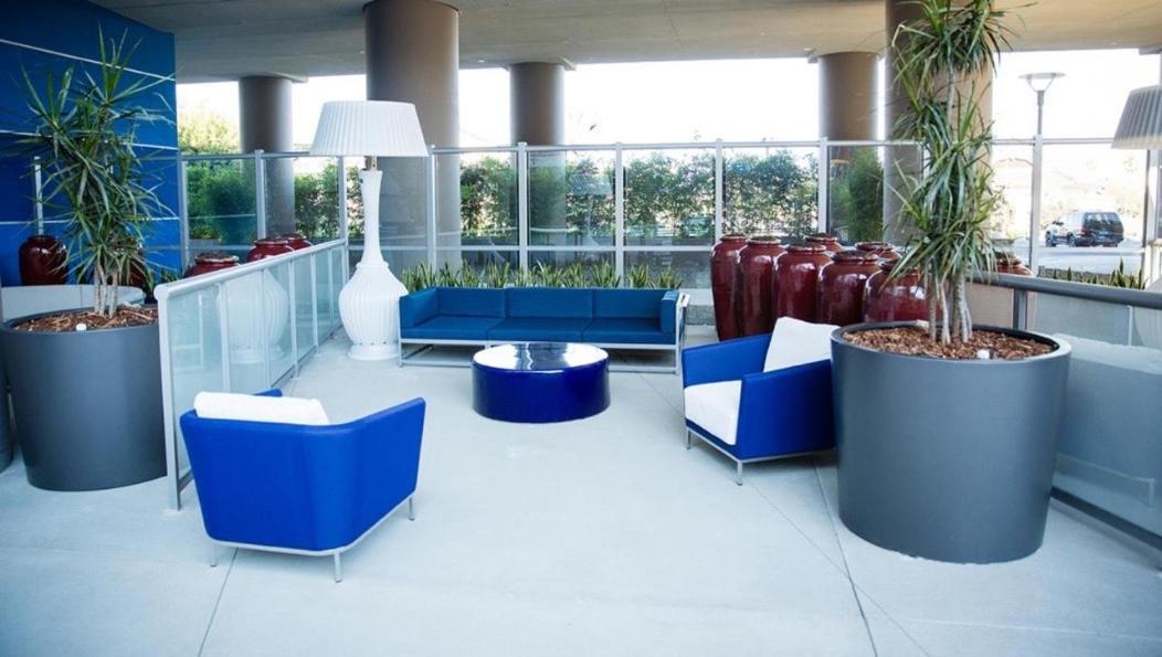 Marina View 2br Apt, Steps To W Gym, Pool & Parking Apartment Los Angeles