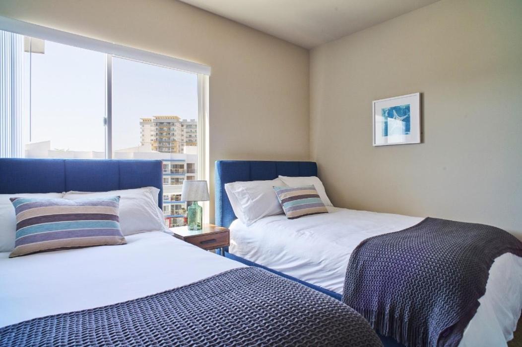 Marina View 2br Apt, Steps To W Gym, Pool & Parking Apartment Los Angeles