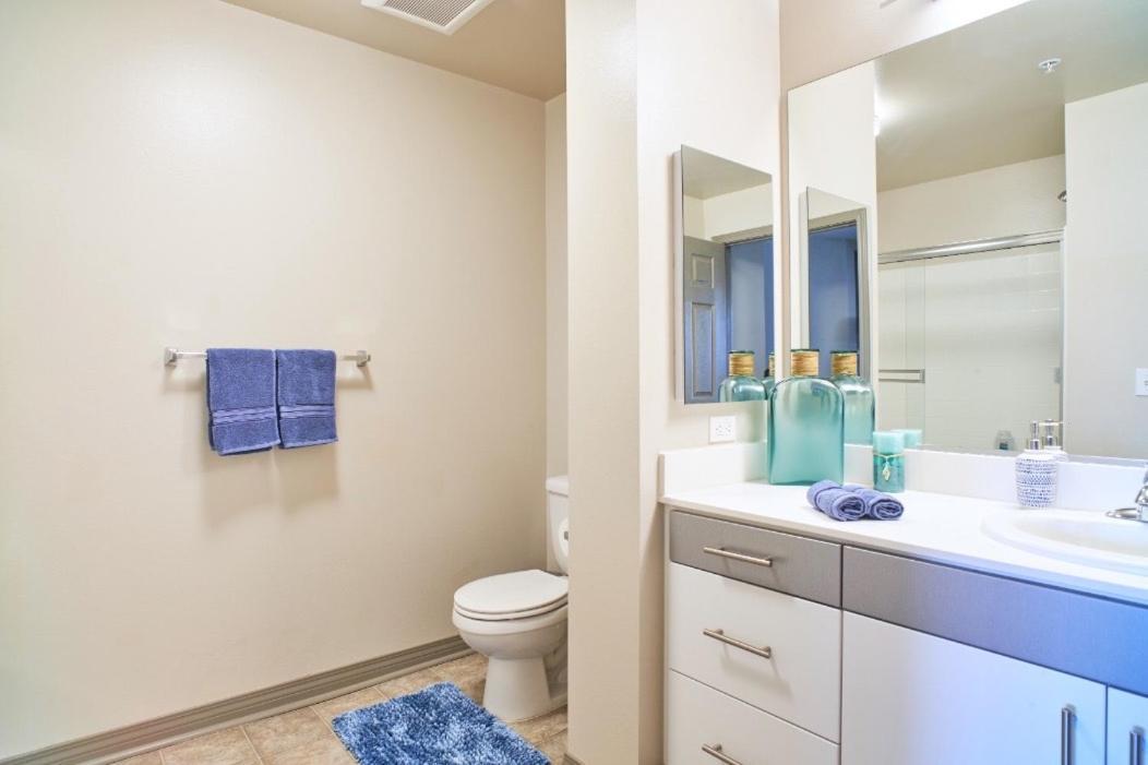 Marina View 2br Apt, Steps To W Gym, Pool & Parking Apartment *