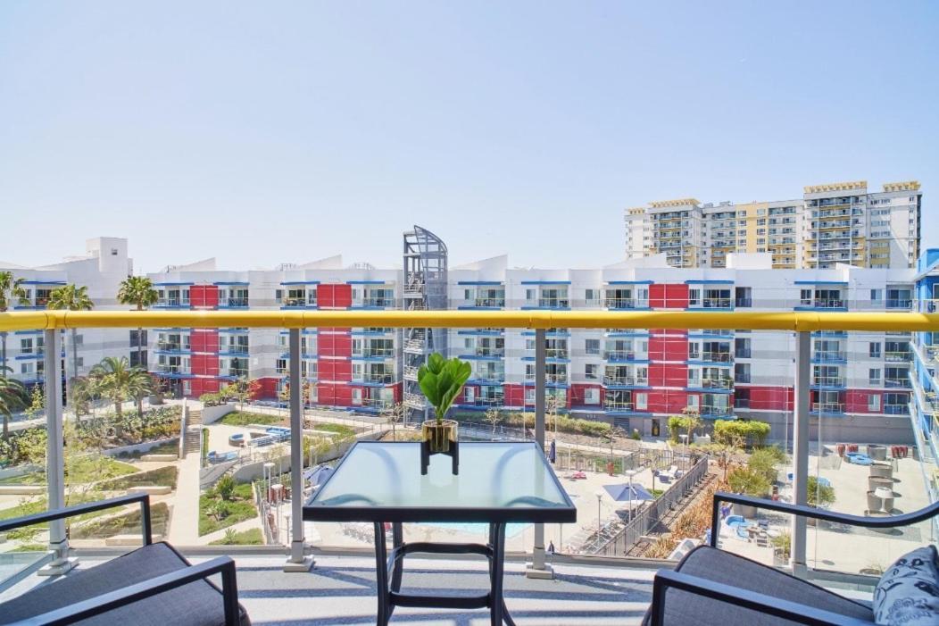 Marina View 2br Apt, Steps To W Gym, Pool & Parking Apartment Los Angeles