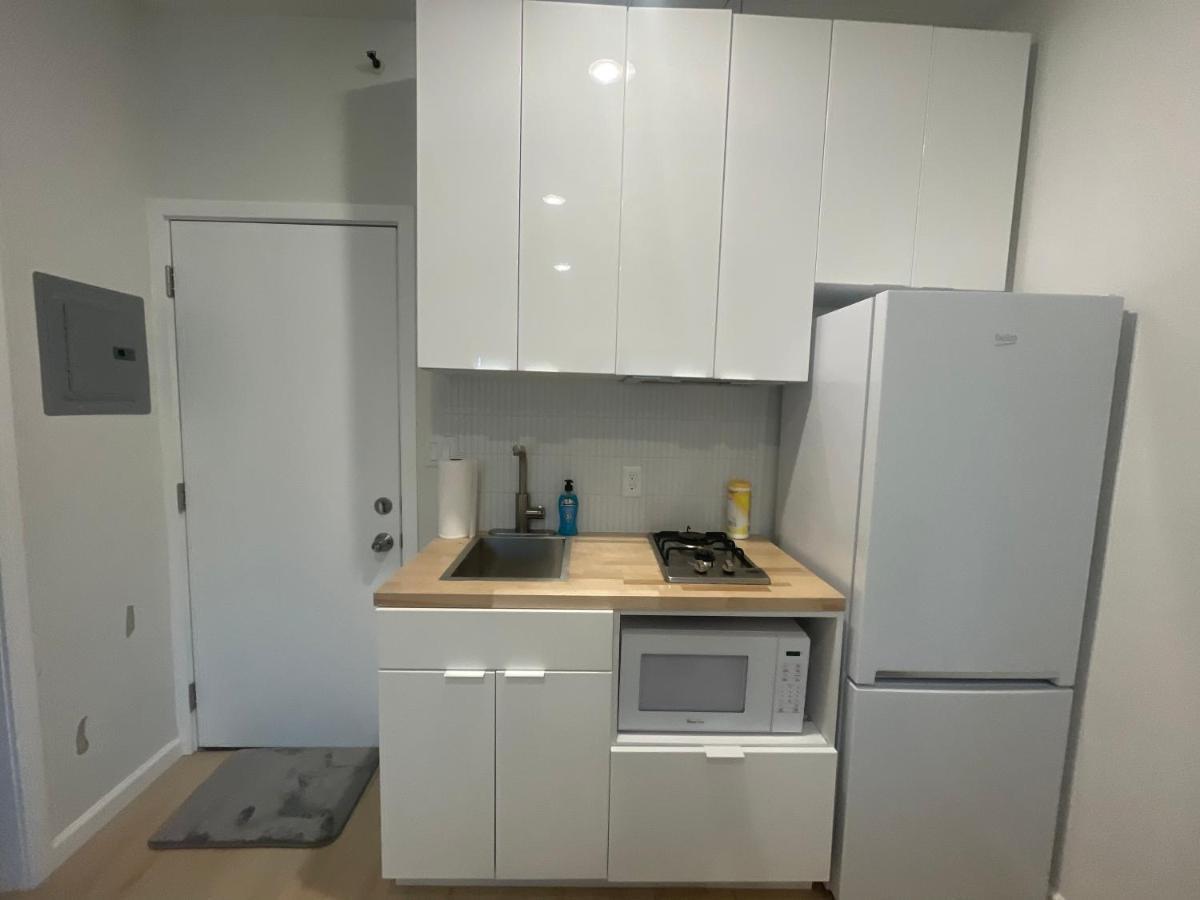 New Dtla W/private Parking Apartment