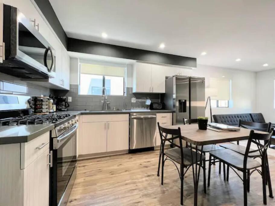 Casa de férias 4br Townhouse In Koreatown *