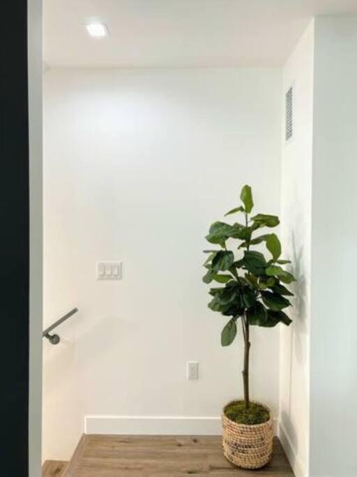 4br Townhouse In Koreatown * Los Angeles