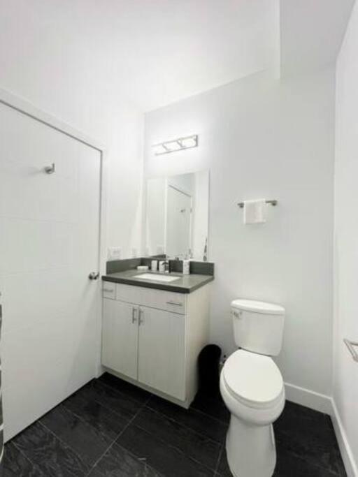 4br Townhouse In Koreatown *