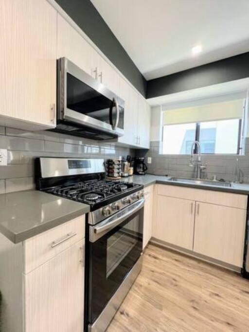Casa de férias 4br Townhouse In Koreatown Los Angeles
