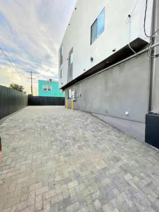4br Townhouse In Koreatown Los Angeles