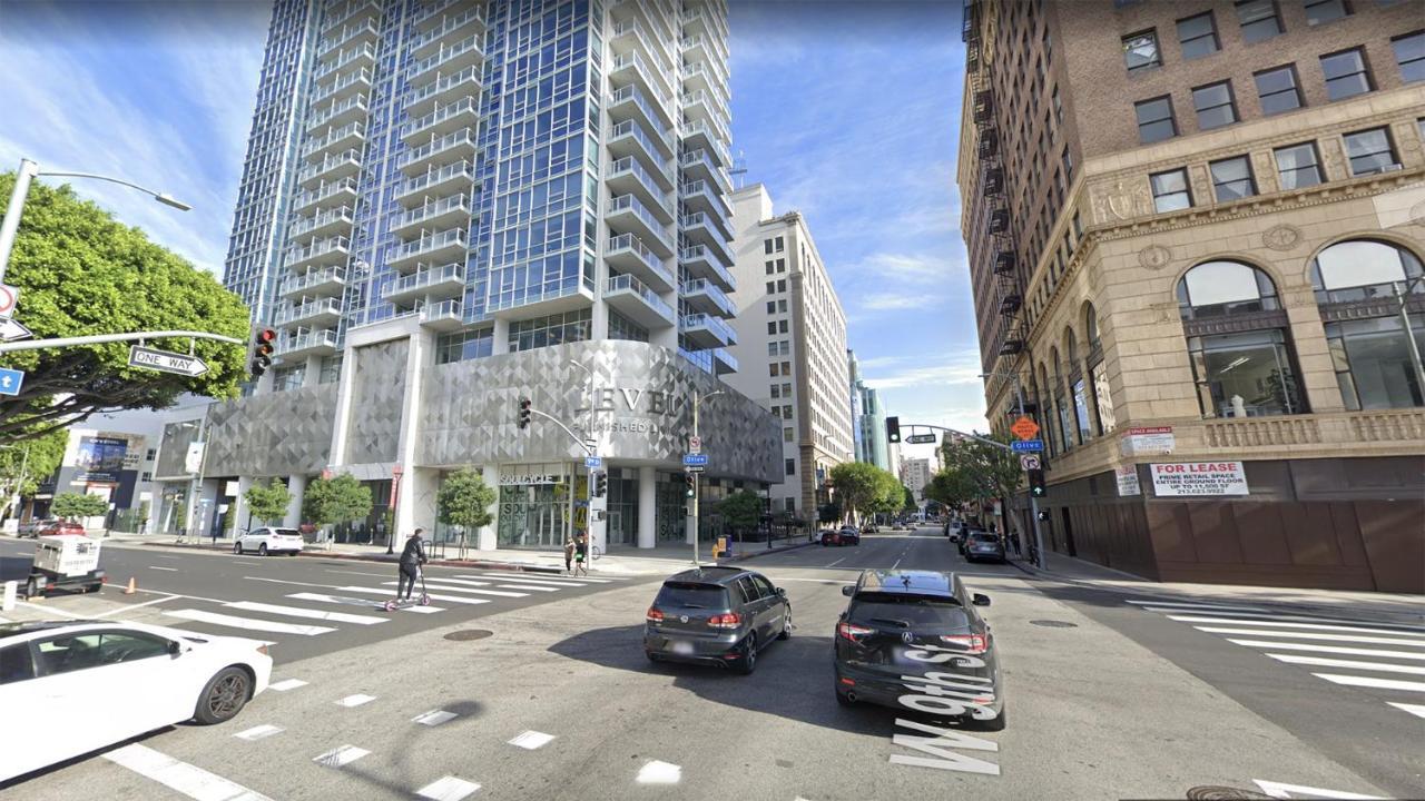 2 Bedroom With Pool And Downtown La View *