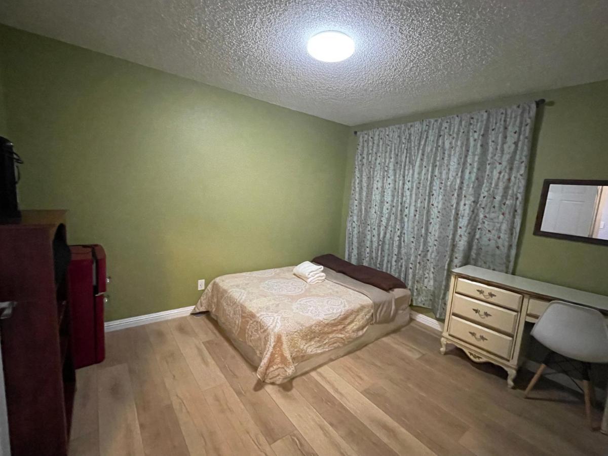 Homestay Private In Angeles With Wifi And Ac And Private Fridge!!!