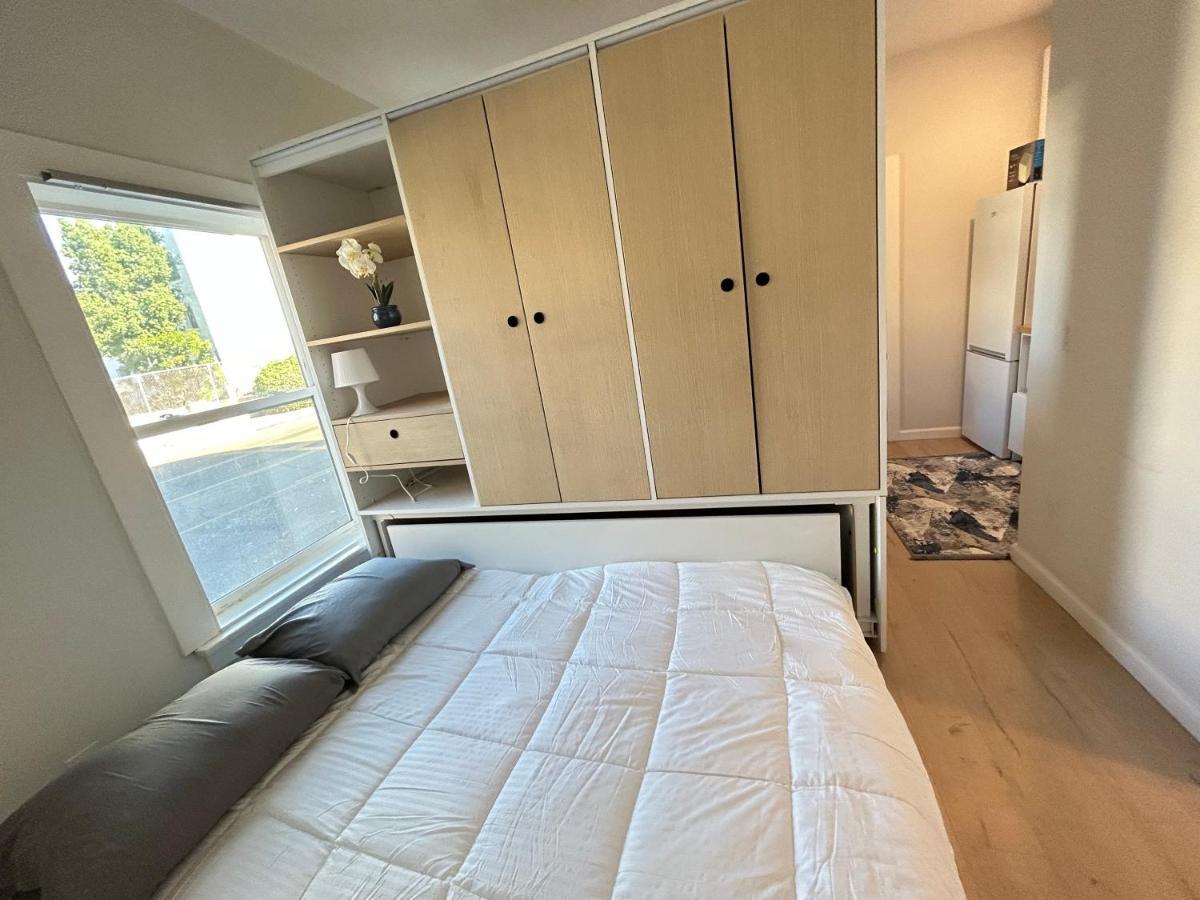 New Dtla W/private Parking Apartment