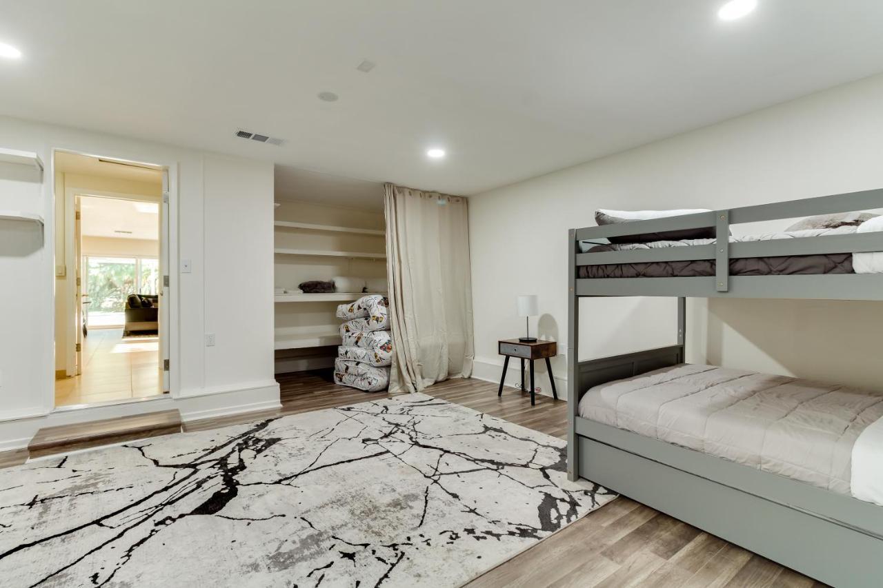 4 Bedroom West Hills Charmer With Pool And Jacuzzi