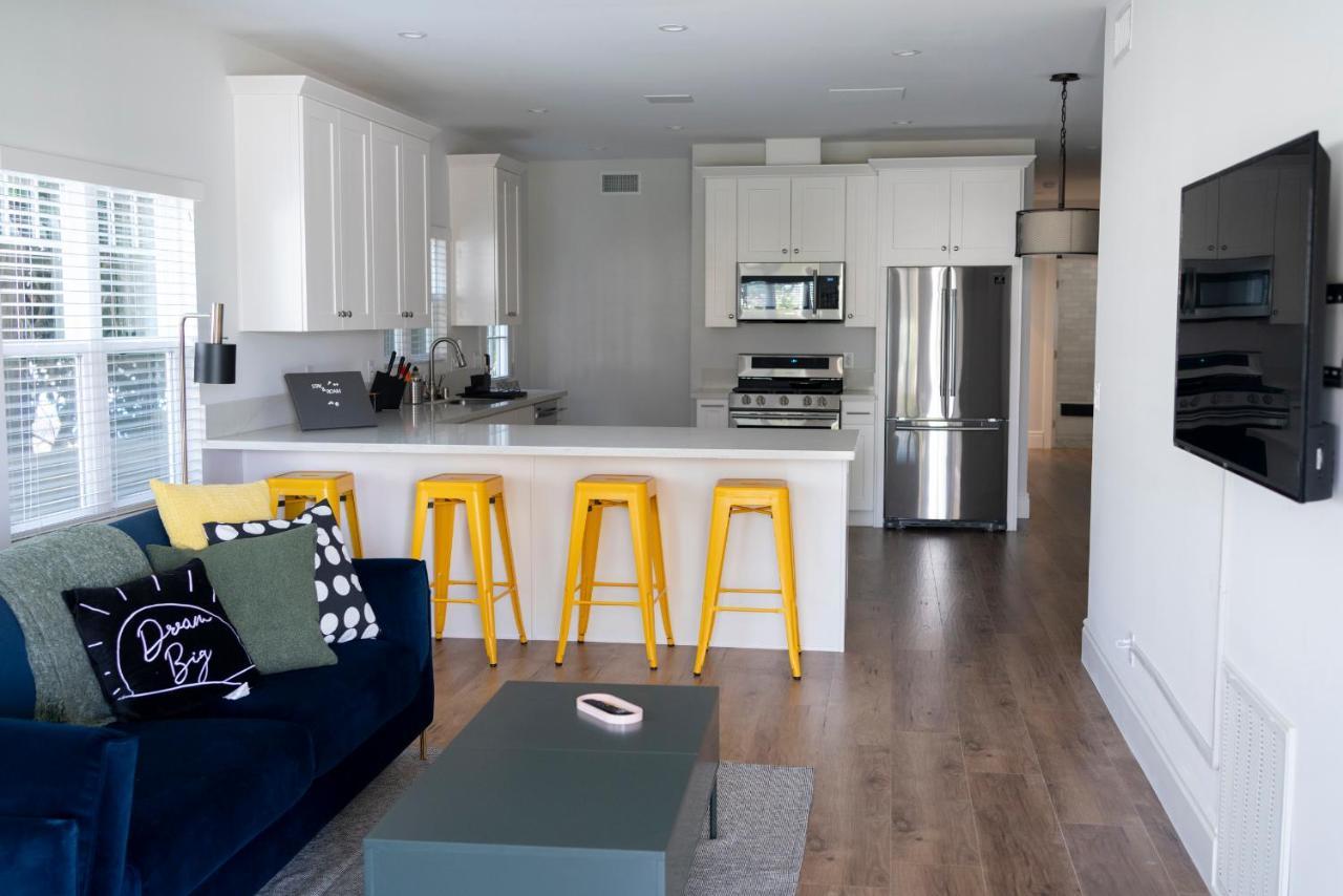 Cheerful Mid-city Gem Apartment
