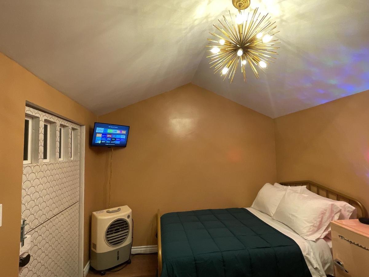 Guest house Glamping Hollywood Hills - Luxury Tiny House Los Angeles