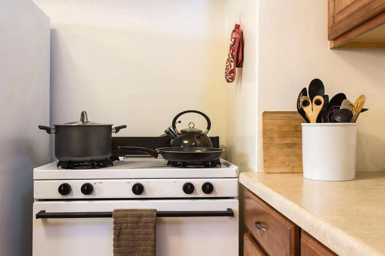 Hollywood Hills Suites