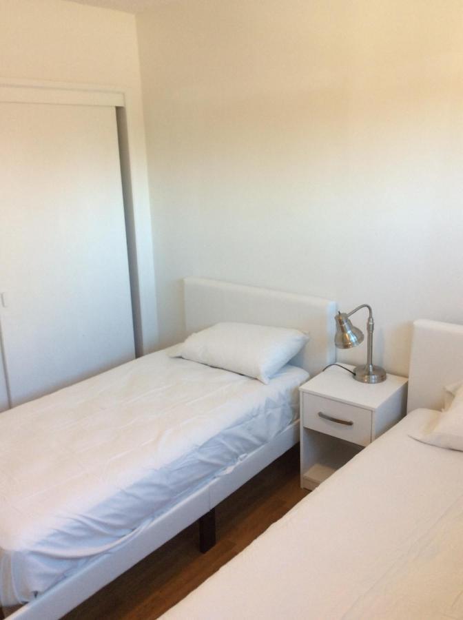 5 Bedroom And 3 Bathroom Large To Share Private Room/bath Homestay *