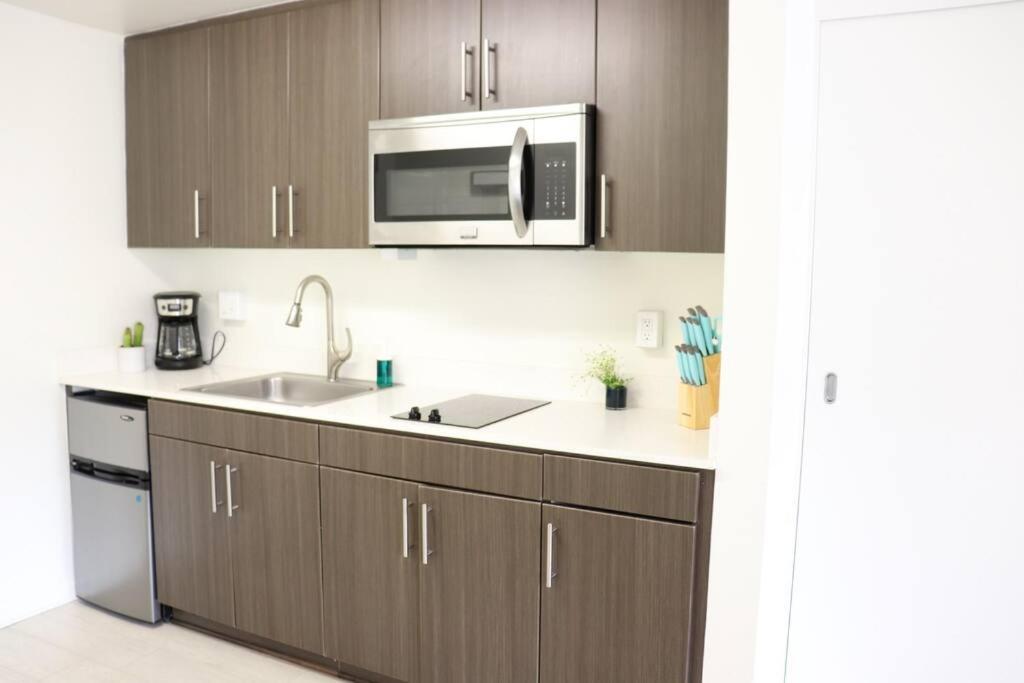 Lovely Studio On The Promenade With Parking! * Los Angeles