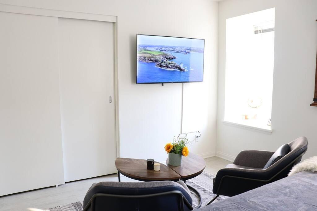 Lovely Studio On The Promenade With Parking! Los Angeles