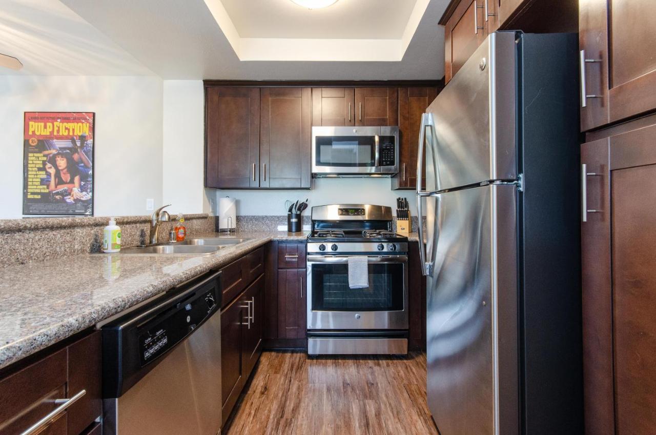 Sunset Strip 2 Bedroom 2 Bathroom With Pool & Views Apartment *