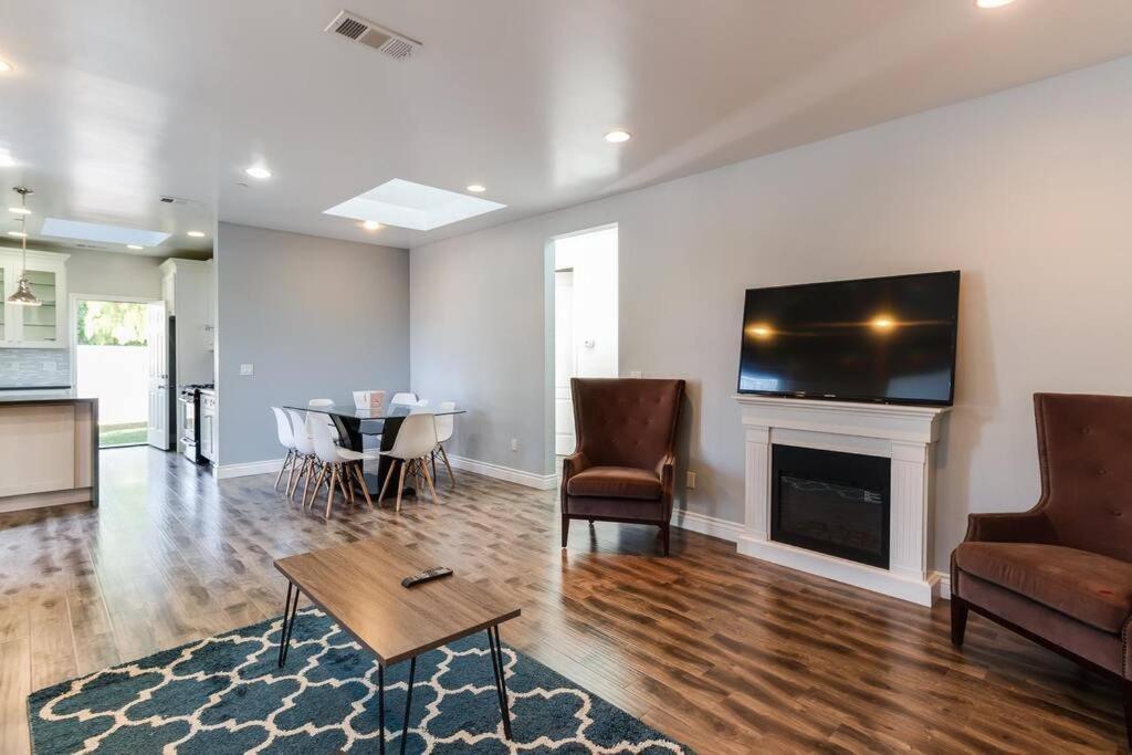 Holiday home Charmer Near La Attractions