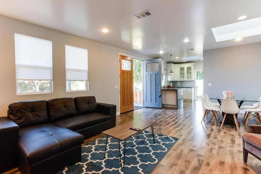 Holiday home Charmer Near La Attractions