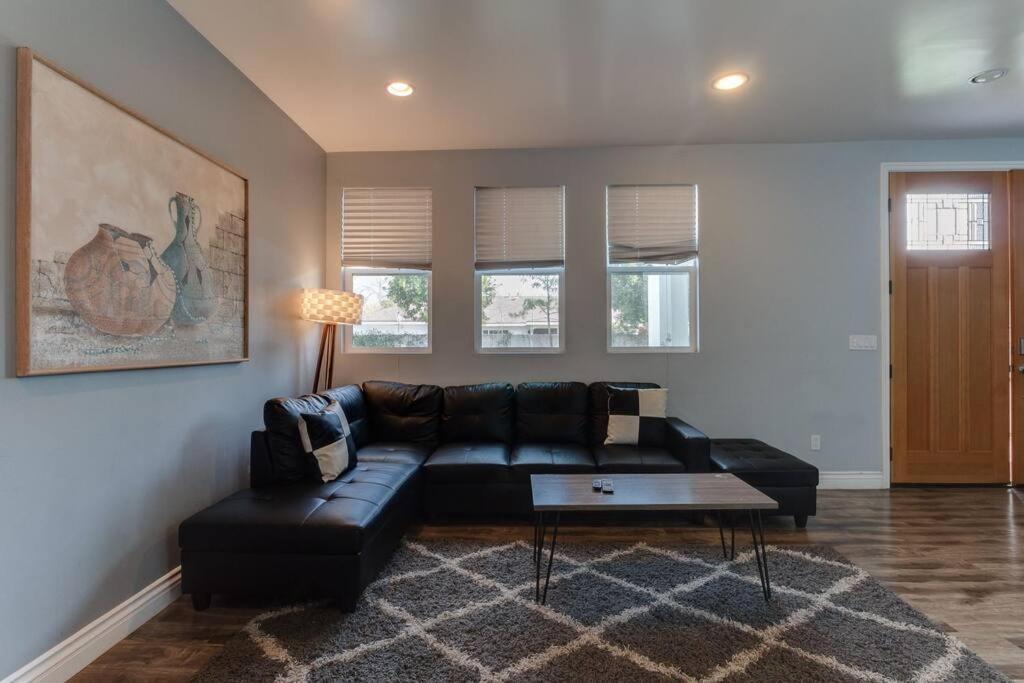 Holiday home Charmer Near La Attractions *