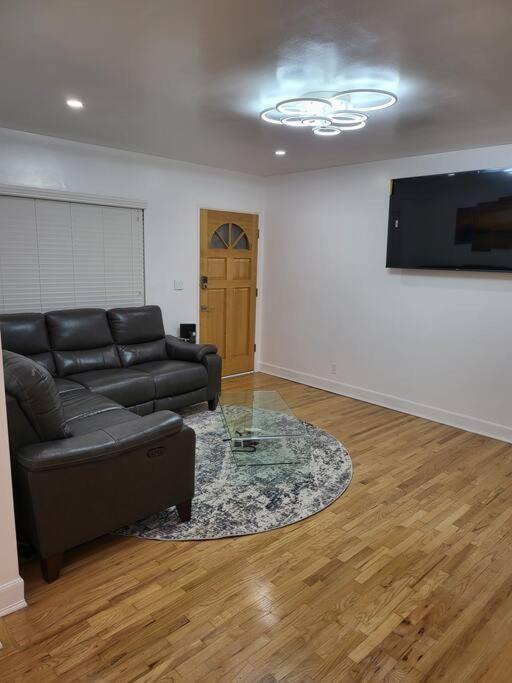 Luxury Modern Santa Monica Unit! Apartment