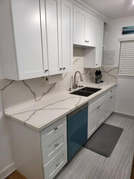 Luxury Modern Santa Monica Unit! Apartment *