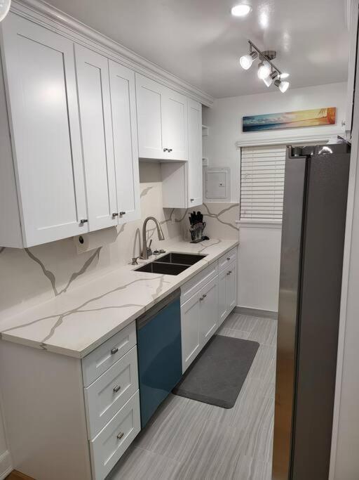 Luxury Modern Santa Monica Unit! Apartment *