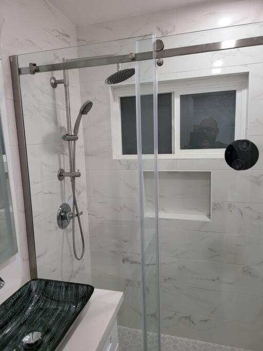 Luxury Modern Santa Monica Unit!