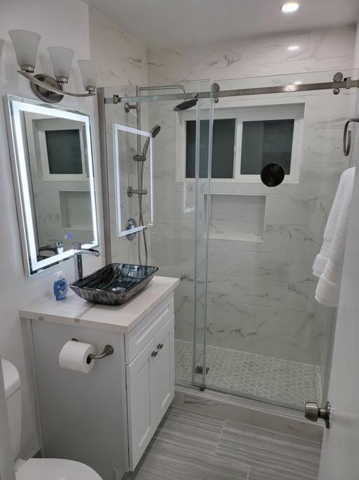 Luxury Modern Santa Monica Unit! Apartment Los Angeles