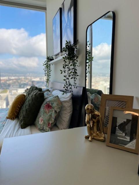 Apartment Elegant High Rise In La Wparking 5 Star View Los Angeles