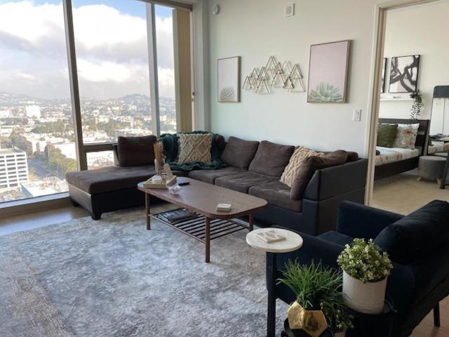 Elegant High Rise In La Wparking 5 Star View